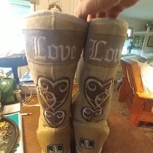 Tylie Malibu Love BootsUgg-type sheepskin suede